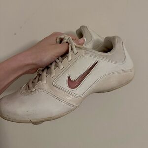 nike cheer shoes